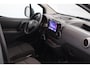 Peugeot Partner 122 1.6 BlueHDi 100 L2 Premium Pack S&S/ Zij-Schuifdeur rechts/ AUTOMAAT!/ Trekhaak/ Camera/ 3-Zitplaatsen voor/ Airco/ Cruise/ Elek. pakket/ LEDER. Stuur/ Mistl./ PDC/ Extra getint glas/ LED Dagrijverl.