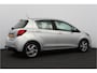 Toyota Yaris 1.5 Hybrid Lease/ AUTOMAAT!/ Trekhaak/ 15'' LMV/ Keyless-GO/ Camera/ Navi/ Clima/ Cruise/ Elek. pakket/ Isofix/ Bluetooth/ Multi. LEDER. Stuur/ Mistl./ LED Dagrijverl.