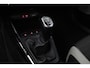 Kia Stonic 1.0 T-GDi Design Edition/ Apple + Android/ Stoel + Stuurverw./ Lane-Assist./ Navi/ Half-Leder/ Clima/ Cruise/ Grootlicht Assist./ Camera/ PDC/ 17'' LMV/ Extra getint glas/ Navi/ Clima/ Cruise/ Bluetooth.