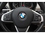 BMW X1 sDrive20i Corporate Lease High Executive / Trekhaak / Camera / Head-up / Leder / Navi. Proff / 17'' / Sportstoelen / Stoelverwarming / Cruise Control