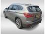 BMW X1 sDrive20i Corporate Lease High Executive / Trekhaak / Camera / Head-up / Leder / Navi. Proff / 17'' / Sportstoelen / Stoelverwarming / Cruise Control