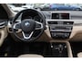BMW X1 sDrive20i Corporate Lease High Executive / Trekhaak / Camera / Head-up / Leder / Navi. Proff / 17'' / Sportstoelen / Stoelverwarming / Cruise Control