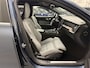 Volvo V60 T6 Recharge AWD PANO/TREKHAAK/HEAD-UP/H&K/360CAMERA/MEMORY/KEYLESS/LED/ACC/PILOT-ASSIST/CARPLAY/CRYSTAL-POOK/DONKERE-HEMEL/VOLLEDIG VOLVO DEALER HISTORIE