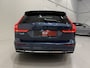 Volvo V60 T6 Recharge AWD PANO/TREKHAAK/HEAD-UP/H&K/360CAMERA/MEMORY/KEYLESS/LED/ACC/PILOT-ASSIST/CARPLAY/CRYSTAL-POOK/DONKERE-HEMEL/VOLLEDIG VOLVO DEALER HISTORIE