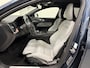 Volvo V60 T6 Recharge AWD PANO/TREKHAAK/HEAD-UP/H&K/360CAMERA/MEMORY/KEYLESS/LED/ACC/PILOT-ASSIST/CARPLAY/CRYSTAL-POOK/DONKERE-HEMEL/VOLLEDIG VOLVO DEALER HISTORIE