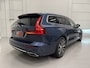 Volvo V60 T6 Recharge AWD PANO/TREKHAAK/HEAD-UP/H&K/360CAMERA/MEMORY/KEYLESS/LED/ACC/PILOT-ASSIST/CARPLAY/CRYSTAL-POOK/DONKERE-HEMEL/VOLLEDIG VOLVO DEALER HISTORIE