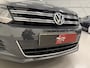 Volkswagen Tiguan 1.4 TSI 150PK Sport&Style aut. TREKHAAK/NAVI GROOT/17"LMV/CRUISE/BLUETOOTH/MF-STUUR/PRIVACY GLASS/DAKRAILS/URANOGRAU/NET OH BEURT GEHAD,INCL NW. BANDEN EN NW. APK