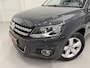 Volkswagen Tiguan 1.4 TSI 150PK Sport&Style aut. TREKHAAK/NAVI GROOT/17"LMV/CRUISE/BLUETOOTH/MF-STUUR/PRIVACY GLASS/DAKRAILS/URANOGRAU/NET OH BEURT GEHAD,INCL NW. BANDEN EN NW. APK