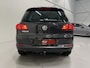 Volkswagen Tiguan 1.4 TSI 150PK Sport&Style aut. TREKHAAK/NAVI GROOT/17"LMV/CRUISE/BLUETOOTH/MF-STUUR/PRIVACY GLASS/DAKRAILS/URANOGRAU/NET OH BEURT GEHAD,INCL NW. BANDEN EN NW. APK