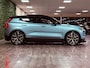 Volvo EX30 Twin Motor Performance Ultra 69 kWh | Uniek! | Volvo Flash Green/Zwart | Bodykit rondom | Heico verlaging set | Heico verbreding set | Dakspoiler | Black Pack: zwart logo | 360° 3D Camera | Stoel en Stuurwielverwarming | Panoramadak | Harman Kardon | 20 inch | Elektrische voorstoelen | Adaptieve Cruise Control | Pilot Assist | BLIS Dode Hoek Detectie | Keyless Drive | Parkeersensoren voor+achter | Privacy Glass | Google Infotainment | Elektrisch bedienbare achterklep | Electronic Climate Control 2-Zone | Tailored Wool Blend bekleding | Warmtepomp | Apple Carplay | Volvo On Call met mobiele App functie | Onyx Black Metallic met unieke speciaal voor Broekhuis gemaakte Flash Green wrap | Flash Green verwijst naar de vroegere 'R' modellen kleur van Volvo |