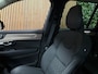 Volvo XC90 T8 AWD Recharge Ultra Dark | Facelift | Luchtvering | 360 Camera | Head-Up Display | Harman Kardon | 455pk | Adaptieve Cruise Control | Stoelverwarming voor+achter | Stuurwielverwarming | Schuifdak | Full LED Meesturende koplampen | Pilot Assist | BLIS Dode Hoek Detectie | Alcantara hemelbekleding | Lederen zonnekleppen en handgrepen | Elektrische voorstoelen geheugen | Quilted Nordico bekleding | Zitting verlenging voorstoelen | Lederen dashboard | 21 Inch | Google Infotainment | Keyless Drive | Privacy Glass | Elektrisch bedienbare achterklep | Geïntegreerd kinderzitje achterin | Geïntegreerde zongordijnen achterportieren | Verlichte instaplijsten | 7-Persoons | 4-Zone Climate Control | DAB Radio | Apple Carplay/Android Auto | Alarm Klasse III | Onyx Black Metallic |