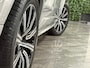 Volvo XC90 T8 AWD Recharge Ultra Ultimate Dark | Trekhaak | Stoelventilatie | 360 Camera | Head-Up Display | Harman Kardon | 455pk | Stoelmassage | Adaptieve Cruise Control | Stoelverwarming voor+achter | Stuurwielverwarming | Schuifdak | 20 Inch | Full LED  Meesturende koplampen | Standkachel met Volvo On Call App | Pilot Assist | BLIS Dode Hoek Detectie | Alcantara hemelbekleding | Lederen handgrepen en zonnekleppen | Elektrische voorstoelen geheugen | Nappa Lederen bekleding | Zitting verlenging voorstoelen | Lederen Dashboard | Google Infotainment | Keyless Drive | Parkeersensoren voor+achter | Privacy Glass | Elektrisch bedienbare achterklep | Geïntegreerde zongordijnen achterportieren | Geïntegreerd kinderzitje achterin | 7-Persoons | 4-Zone Climate Control | DAB Radio | Apple Carplay/Android Auto | Draadloos telefoon opladen | Volvo On Call met mobiele App functie | Silver Dawn Metallic |