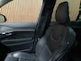 Volvo XC90 T8 AWD Recharge Ultra Ultimate Dark | Trekhaak | Stoelventilatie | 360 Camera | Head-Up Display | Harman Kardon | 455pk | Stoelmassage | Adaptieve Cruise Control | Stoelverwarming voor+achter | Stuurwielverwarming | Schuifdak | 20 Inch | Full LED  Meesturende koplampen | Standkachel met Volvo On Call App | Pilot Assist | BLIS Dode Hoek Detectie | Alcantara hemelbekleding | Lederen handgrepen en zonnekleppen | Elektrische voorstoelen geheugen | Nappa Lederen bekleding | Zitting verlenging voorstoelen | Lederen Dashboard | Google Infotainment | Keyless Drive | Parkeersensoren voor+achter | Privacy Glass | Elektrisch bedienbare achterklep | Geïntegreerde zongordijnen achterportieren | Geïntegreerd kinderzitje achterin | 7-Persoons | 4-Zone Climate Control | DAB Radio | Apple Carplay/Android Auto | Draadloos telefoon opladen | Volvo On Call met mobiele App functie | Silver Dawn Metallic |