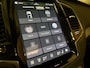 Volvo XC90 T8 AWD Recharge Ultra Ultimate Dark | Trekhaak | Stoelventilatie | 360 Camera | Head-Up Display | Harman Kardon | 455pk | Stoelmassage | Adaptieve Cruise Control | Stoelverwarming voor+achter | Stuurwielverwarming | Schuifdak | 20 Inch | Full LED  Meesturende koplampen | Standkachel met Volvo On Call App | Pilot Assist | BLIS Dode Hoek Detectie | Alcantara hemelbekleding | Lederen handgrepen en zonnekleppen | Elektrische voorstoelen geheugen | Nappa Lederen bekleding | Zitting verlenging voorstoelen | Lederen Dashboard | Google Infotainment | Keyless Drive | Parkeersensoren voor+achter | Privacy Glass | Elektrisch bedienbare achterklep | Geïntegreerde zongordijnen achterportieren | Geïntegreerd kinderzitje achterin | 7-Persoons | 4-Zone Climate Control | DAB Radio | Apple Carplay/Android Auto | Draadloos telefoon opladen | Volvo On Call met mobiele App functie | Silver Dawn Metallic |