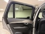 Volvo XC90 T8 AWD Recharge Ultra Ultimate Dark | Trekhaak | Stoelventilatie | 360 Camera | Head-Up Display | Harman Kardon | 455pk | Stoelmassage | Adaptieve Cruise Control | Stoelverwarming voor+achter | Stuurwielverwarming | Schuifdak | 20 Inch | Full LED  Meesturende koplampen | Standkachel met Volvo On Call App | Pilot Assist | BLIS Dode Hoek Detectie | Alcantara hemelbekleding | Lederen handgrepen en zonnekleppen | Elektrische voorstoelen geheugen | Nappa Lederen bekleding | Zitting verlenging voorstoelen | Lederen Dashboard | Google Infotainment | Keyless Drive | Parkeersensoren voor+achter | Privacy Glass | Elektrisch bedienbare achterklep | Geïntegreerde zongordijnen achterportieren | Geïntegreerd kinderzitje achterin | 7-Persoons | 4-Zone Climate Control | DAB Radio | Apple Carplay/Android Auto | Draadloos telefoon opladen | Volvo On Call met mobiele App functie | Silver Dawn Metallic |