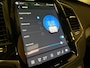 Volvo XC90 T8 AWD Recharge Ultra Ultimate Dark | Trekhaak | Stoelventilatie | 360 Camera | Head-Up Display | Harman Kardon | 455pk | Stoelmassage | Adaptieve Cruise Control | Stoelverwarming voor+achter | Stuurwielverwarming | Schuifdak | 20 Inch | Full LED  Meesturende koplampen | Standkachel met Volvo On Call App | Pilot Assist | BLIS Dode Hoek Detectie | Alcantara hemelbekleding | Lederen handgrepen en zonnekleppen | Elektrische voorstoelen geheugen | Nappa Lederen bekleding | Zitting verlenging voorstoelen | Lederen Dashboard | Google Infotainment | Keyless Drive | Parkeersensoren voor+achter | Privacy Glass | Elektrisch bedienbare achterklep | Geïntegreerde zongordijnen achterportieren | Geïntegreerd kinderzitje achterin | 7-Persoons | 4-Zone Climate Control | DAB Radio | Apple Carplay/Android Auto | Draadloos telefoon opladen | Volvo On Call met mobiele App functie | Silver Dawn Metallic |