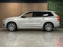 Volvo XC90 T8 AWD Recharge Ultra Ultimate Dark | Trekhaak | Stoelventilatie | 360 Camera | Head-Up Display | Harman Kardon | 455pk | Stoelmassage | Adaptieve Cruise Control | Stoelverwarming voor+achter | Stuurwielverwarming | Schuifdak | 20 Inch | Full LED  Meesturende koplampen | Standkachel met Volvo On Call App | Pilot Assist | BLIS Dode Hoek Detectie | Alcantara hemelbekleding | Lederen handgrepen en zonnekleppen | Elektrische voorstoelen geheugen | Nappa Lederen bekleding | Zitting verlenging voorstoelen | Lederen Dashboard | Google Infotainment | Keyless Drive | Parkeersensoren voor+achter | Privacy Glass | Elektrisch bedienbare achterklep | Geïntegreerde zongordijnen achterportieren | Geïntegreerd kinderzitje achterin | 7-Persoons | 4-Zone Climate Control | DAB Radio | Apple Carplay/Android Auto | Draadloos telefoon opladen | Volvo On Call met mobiele App functie | Silver Dawn Metallic |