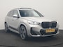 BMW X1 xDrive30e M Sport PHEV 326pk Dealer O.H. | SOH 95,9% | Trekhaak Af Fabriek | Panodak | Head Up | Adaptive Cruise | 360 Camera | Harman / Kardon | Alcantara Sportstoelen Massage & Memory | BLIS | Keyless | Stuur Verwarmd | Navigatie Plug In Hybrid |