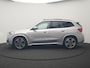 BMW X1 xDrive30e M Sport PHEV 326pk Dealer O.H. | SOH 95,9% | Trekhaak Af Fabriek | Panodak | Head Up | Adaptive Cruise | 360 Camera | Harman / Kardon | Alcantara Sportstoelen Massage & Memory | BLIS | Keyless | Stuur Verwarmd | Navigatie Plug In Hybrid |