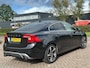 Volvo S60 1.6 T3 R-Design/AUTOMAAT/AIRCO/CRUISE/LEDER/ALCANTARA/NAVI/PARKEERSENS ACHTER/SPORTST