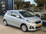Peugeot 108 1.0 VTi Active | Automaat | Nieuw geleverd eerste eigenaars auto | Dealer onderhouden | Airco | Afneembare trekhaak | 5 Deurs | LED Dagrijverlichting | Privacy glas | Bleutooth Telefoon & Audio | Elektrisch Pakket | Stuurwielbediening