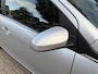 Peugeot 108 1.0 VTi Active | Automaat | Nieuw geleverd eerste eigenaars auto | Dealer onderhouden | Airco | Afneembare trekhaak | 5 Deurs | LED Dagrijverlichting | Privacy glas | Bleutooth Telefoon & Audio | Elektrisch Pakket | Stuurwielbediening