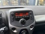 Peugeot 108 1.0 VTi Active | Automaat | Nieuw geleverd eerste eigenaars auto | Dealer onderhouden | Airco | Afneembare trekhaak | 5 Deurs | LED Dagrijverlichting | Privacy glas | Bleutooth Telefoon & Audio | Elektrisch Pakket | Stuurwielbediening