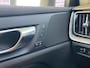 Volvo V60 2.0 T6 Twin Engine AWD Inscription | Trekhaak | Panorama dak | Stoelverwarming | 19" | Elektrische stoelverstelling | Leer |