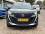 Peugeot e-2008 EV 50kWh 136PK GT Pack + 18"/ Navi/ Clima/ Ad.Cruise/ Panorama/ Full-LED/ Camera/ CarPlay/ Stoelverwarming/ SOH100%/ NL auto