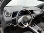 Mercedes-Benz B-klasse 180 AMG Nightpakket | Panoramadak | Sfeerverlichting | Trekhaak | Dode Hoek Ass | memory | Keyless Go | Inclusief 24 maanden Mercedes-Benz Certified garantie voor Europa.