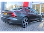 Volvo S60 2.0 B5 250PK AUTOMAAT R-DESIGN 20'' | PANORAMISCH SCHUIF/KANTELDAK | PREMIUM AUDIO BY HARMAN KARDON | 20" 5-TRIPPLE SPAAKS BLACK/DIAMAND CUT LICHTMETALEN VELGEN | BLINDSPOT INFOMATION SYSTEM (BLIS) | VERWARMDE VOORRUIT |VERWARMDE AQUABLADE RUITENWISSERBLADEN | PILOT ASSIST | APPLE CARPLAY / ANDROID AUTO | DODEHOEKDETECTIE | ADAPTIEVE CRUISECONTROL | R-DESIGN BEKLEDING MET NAPPA LEDER I.C.M. OPEN GRID TEXTIEL | ELEKTRISCH VERSTELBARE CONTOUR STOELEN (SPORTSTOELEN) MET GEHEUGEN OP BEIDE VOORSTOELEN (POWERSEATS) |VERWARMDE VOORSTOELEN EN ACHTERBANK | VERWARMD STUURWIEL | PARKEERVERWARMING MET TIMER (STANDKACHEL) | 4 ZONE ELECTRONIC CLIMATE CONTROL MET TOUCHSCREEN BEDIENING OP DE TWEEDE ZITRIJ | FULL LED KOPLAMPEN | ELEKTRISCH TE OPENEN ACHTERKLEP | ZWARTE HEMELBEKLEDING |