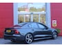 Volvo S60 2.0 B5 250PK AUTOMAAT R-DESIGN 20'' | PANORAMISCH SCHUIF/KANTELDAK | PREMIUM AUDIO BY HARMAN KARDON | 20" 5-TRIPPLE SPAAKS BLACK/DIAMAND CUT LICHTMETALEN VELGEN | BLINDSPOT INFOMATION SYSTEM (BLIS) | VERWARMDE VOORRUIT |VERWARMDE AQUABLADE RUITENWISSERBLADEN | PILOT ASSIST | APPLE CARPLAY / ANDROID AUTO | DODEHOEKDETECTIE | ADAPTIEVE CRUISECONTROL | R-DESIGN BEKLEDING MET NAPPA LEDER I.C.M. OPEN GRID TEXTIEL | ELEKTRISCH VERSTELBARE CONTOUR STOELEN (SPORTSTOELEN) MET GEHEUGEN OP BEIDE VOORSTOELEN (POWERSEATS) |VERWARMDE VOORSTOELEN EN ACHTERBANK | VERWARMD STUURWIEL | PARKEERVERWARMING MET TIMER (STANDKACHEL) | 4 ZONE ELECTRONIC CLIMATE CONTROL MET TOUCHSCREEN BEDIENING OP DE TWEEDE ZITRIJ | FULL LED KOPLAMPEN | ELEKTRISCH TE OPENEN ACHTERKLEP | ZWARTE HEMELBEKLEDING |