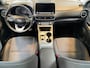 Hyundai Kona Electric EV Fashion 64 kWh 204PK | Warmtepomp | Navigatie | Apple Carplay & Android Auto | 100% SOH | Adaptive cruise control | Climate control | Head-up display | Parkeersensoren achter |