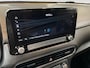 Hyundai Kona Electric EV Fashion 64 kWh 204PK | Warmtepomp | Navigatie | Apple Carplay & Android Auto | 100% SOH | Adaptive cruise control | Climate control | Head-up display | Parkeersensoren achter |