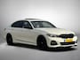 BMW 3-Serie 330i High Executive Edition M-sport (NL-auto, Dealer OndH, Panorama, Navi, StoelV, Stuur VerW, Etc)