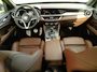 Alfa Romeo Stelvio 2.0 T AWD Velocest. | Carplay!! | Flippers | All-Black! | Donkere hemelbekl.