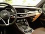 Alfa Romeo Stelvio 2.0 T AWD Velocest. | Carplay!! | Flippers | All-Black! | Donkere hemelbekl.