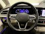 Volkswagen Multivan 1.4 eHybrid L2 Life 7p. MASSAGE/TREKHAAK/ACC/ADAPTIVE-ONDERSTEL/H&K/HEAD-UP/LEER-ALCANTARA/SFEER/IQ-LIGHT/CAMERA/ELECTR.SCHUIFDEUREN/PDC+AUT.PARKEREN/EL.A.KLEP/UNIEK SLECHTS 34.000KM