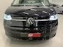 Volkswagen Multivan 1.4 eHybrid L2 Life 7p. MASSAGE/TREKHAAK/ACC/ADAPTIVE-ONDERSTEL/H&K/HEAD-UP/LEER-ALCANTARA/SFEER/IQ-LIGHT/CAMERA/ELECTR.SCHUIFDEUREN/PDC+AUT.PARKEREN/EL.A.KLEP/UNIEK SLECHTS 34.000KM