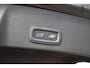 Volvo XC40 B4 Plus Dark | Trekhaak | Elektrisch verstelbare voorstoelen | Verwarmbare voorstoelen, stuurwiel en voorruit | Premium audio by Harman Kardon | Apple carplay/Android auto | Parkeercamera | All-Season | 19 inch |
