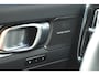 Volvo XC40 B4 Plus Dark | Trekhaak | Elektrisch verstelbare voorstoelen | Verwarmbare voorstoelen, stuurwiel en voorruit | Premium audio by Harman Kardon | Apple carplay/Android auto | Parkeercamera | All-Season | 19 inch |