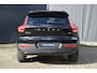 Volvo XC40 B4 Plus Dark | Trekhaak | Elektrisch verstelbare voorstoelen | Verwarmbare voorstoelen, stuurwiel en voorruit | Premium audio by Harman Kardon | Apple carplay/Android auto | Parkeercamera | All-Season | 19 inch |