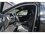 Volvo XC40 B4 Plus Dark | Trekhaak | Elektrisch verstelbare voorstoelen | Verwarmbare voorstoelen, stuurwiel en voorruit | Premium audio by Harman Kardon | Apple carplay/Android auto | Parkeercamera | All-Season | 19 inch |