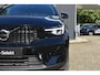 Volvo XC40 B4 Plus Dark | Trekhaak | Elektrisch verstelbare voorstoelen | Verwarmbare voorstoelen, stuurwiel en voorruit | Premium audio by Harman Kardon | Apple carplay/Android auto | Parkeercamera | All-Season | 19 inch |