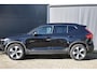 Volvo XC40 B4 Plus Dark | Trekhaak | Elektrisch verstelbare voorstoelen | Verwarmbare voorstoelen, stuurwiel en voorruit | Premium audio by Harman Kardon | Apple carplay/Android auto | Parkeercamera | All-Season | 19 inch |