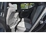 Volvo XC40 B4 Plus Dark | Trekhaak | Elektrisch verstelbare voorstoelen | Verwarmbare voorstoelen, stuurwiel en voorruit | Premium audio by Harman Kardon | Apple carplay/Android auto | Parkeercamera | All-Season | 19 inch |