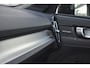 Volvo XC40 B4 Plus Dark | Trekhaak | Elektrisch verstelbare voorstoelen | Verwarmbare voorstoelen, stuurwiel en voorruit | Premium audio by Harman Kardon | Apple carplay/Android auto | Parkeercamera | All-Season | 19 inch |