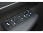 Volvo XC40 B4 Plus Dark | Trekhaak | Elektrisch verstelbare voorstoelen | Verwarmbare voorstoelen, stuurwiel en voorruit | Premium audio by Harman Kardon | Apple carplay/Android auto | Parkeercamera | All-Season | 19 inch |