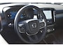 Volvo XC40 B4 Plus Dark | Trekhaak | Elektrisch verstelbare voorstoelen | Verwarmbare voorstoelen, stuurwiel en voorruit | Premium audio by Harman Kardon | Apple carplay/Android auto | Parkeercamera | All-Season | 19 inch |