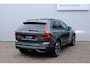 Volvo XC60 T6 Plug-in hybrid AWD Ultra Dark | Panoramadak | Luchtvering | Trekhaak | Head-up display | Verwarmbare voorstoelen, achterbank en stuurwiel | Premium audio by Harman Kardon | Adaptieve cruise control |